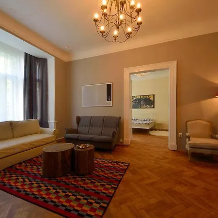 Parizska 1